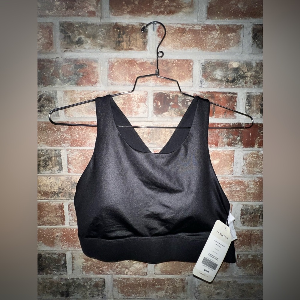 FABLETICS BUNDLE NWT 2 SPORTS BRAS + FREE TANK XL MAKE OFFER
